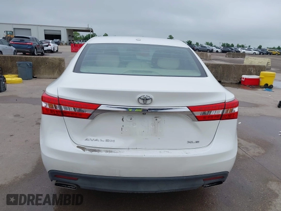 2014 Toyota Avalon Limited z VIN 4T1BK1EB6EU098479, wystawiony jako IAAI lot #42171736 z przebiegiem 92 290 mil mil oraz . Historia ofert i sprzedaży dostępna na DreamBid. Obrazek 17.