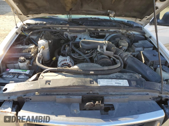 1998 GMC Jimmy SL with VIN 1GKCS13WXW2516025, listed as a Copart auction lot 88762955 with 140,381 mi miles and Salvage Title. Bid and sale history available at carsss.com. Image 14.