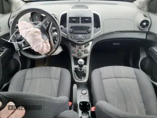 2012 Chevrolet Sonic LT z VIN 1G1JD6SB0C4147161, wystawiony jako Copart lot #41803735 z przebiegiem Nie podano mil oraz Czysty tytuł • Clean title. Historia ofert i sprzedaży dostępna na DreamBid. Obrazek 8.