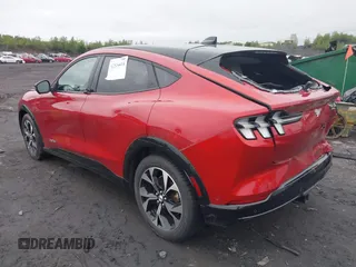2022 Ford Mustang Mach-E Premium z VIN 3FMTK3SU8NMA03382, wystawiony jako IAAI lot #42534414 z przebiegiem 47 364 mil mil oraz . Historia ofert i sprzedaży dostępna na DreamBid. Obrazek 3.