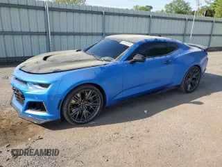 2023 Chevrolet Camaro ZL1 z VIN 1G1FK1R64P0157342, wystawiony jako Copart lot #50989355 z przebiegiem 4114 mil mil oraz Szkody całkowita. Historia ofert i sprzedaży dostępna na DreamBid. Obrazek 1.