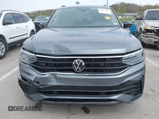 2023 Volkswagen Tiguan SE R-Line Black с VIN 3VVCB7AX5PM039767, выставлен на аукционе IAAI как лот 42014072 с пробегом 18 424 миль миль и . История ставок и продаж доступна на DreamBid. Изображение 13.