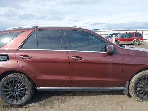 2013 Mercedes-Benz M-Class ML 350 with VIN 4JGDA5HB5DA164292, listed as a IAAI auction lot 41903855 with 209,650 mi miles. Bid and sale history available at carsss.com. Image 12.