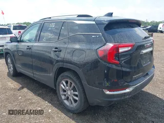 2024 GMC Terrain SLT z VIN 3GKALPEG4RL144746, wystawiony jako IAAI lot #42604077 z przebiegiem 35 070 mil mil oraz . Historia ofert i sprzedaży dostępna na DreamBid. Obrazek 3.