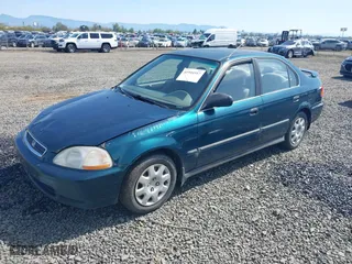 1998 Honda Civic LX with VIN 2HGEJ6678WH512055, listed as a IAAI auction lot 41944517 with 226,501 mi miles. Bid and sale history available at carsss.com. Image 2.