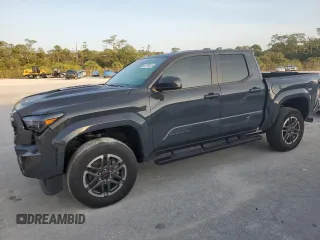 2024 Toyota Tacoma SR5 z VIN 3TYLB5JN7RT055025, wystawiony jako Copart lot #56830285 z przebiegiem 10 820 mil mil oraz Szkoda całkowita • Salvage title. Historia ofert i sprzedaży dostępna na DreamBid. Obrazek 1.