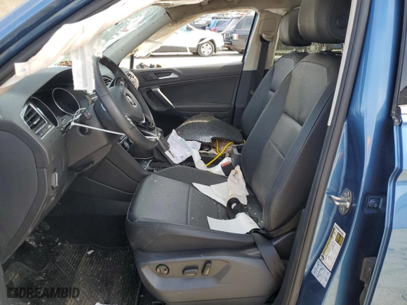 2020 Volkswagen Tiguan SE with VIN 3VV2B7AX3LM020124, listed as a Copart auction lot 49779165 with 55,626 mi miles and Salvage Title. Bid and sale history available at carsss.com. Image 7.