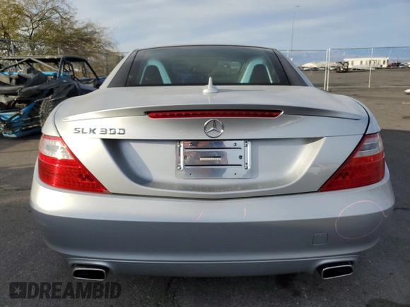 2016 Mercedes-Benz SLK 300 z VIN WDDPK3JA6GF121811, wystawiony jako Copart lot #87761705 z przebiegiem 27 272 mil mil oraz Szkoda całkowita • Salvage title. Historia ofert i sprzedaży dostępna na DreamBid. Obrazek 6.