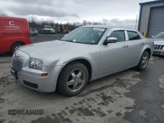 2007 Chrysler 300 z VIN 2C3KA43R57H802853, wystawiony jako Copart lot #49222575 z przebiegiem 66 860 mil mil oraz Szkoda całkowita • Salvage title. Historia ofert i sprzedaży dostępna na DreamBid. Obrazek 1.