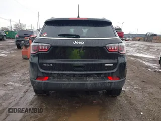 2023 Jeep Compass Latitude z VIN 3C4NJDBN4PT538846, wystawiony jako IAAI lot #41692514 z przebiegiem 13 057 mil mil oraz . Historia ofert i sprzedaży dostępna na DreamBid. Obrazek 16.