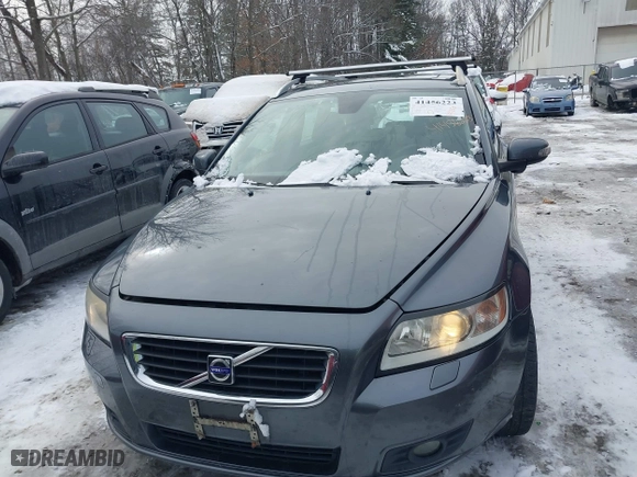2008 Volvo V50 2.5T R-Design with VIN YV1MJ672682396325, listed as a IAAI auction lot 41456223 with 100,255 mi miles. Bid and sale history available at carsss.com. Image 6.