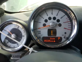 2013 MINI Convertible S с VIN WMWZP3C52DT705167, выставлен на аукционе Copart как лот 58661395 с пробегом 93 205 миль миль и Чистый • Clean title. История ставок и продаж доступна на DreamBid. Изображение 9.