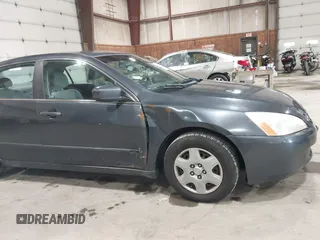 2005 Honda Accord LX z VIN 1HGCM56455A012740, wystawiony jako IAAI lot #42530384 z przebiegiem 266 731 mil mil oraz . Historia ofert i sprzedaży dostępna na DreamBid. Obrazek 6.