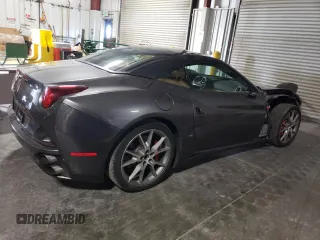 2010 Ferrari California z VIN ZFF65LJA8A0168430, wystawiony jako Copart lot #50759965 z przebiegiem 26 006 mil mil oraz Szkody całkowita. Historia ofert i sprzedaży dostępna na DreamBid. Obrazek 3.