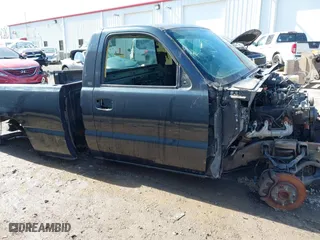 2005 Chevrolet Silverado 1500 Work Truck with VIN 1GCEC14X95Z330927, listed as a IAAI auction lot 41565885 with 1 mi miles. Bid and sale history available at carsss.com. Image 13.