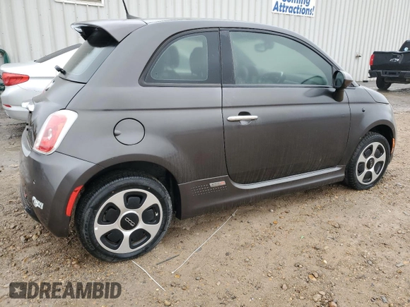 2016 FIAT 500e z VIN 3C3CFFGEXGT184011, wystawiony jako Copart lot #44955155 z przebiegiem 48 196 mil mil oraz Czysty tytuł • Clean title. Historia ofert i sprzedaży dostępna na DreamBid. Obrazek 3.