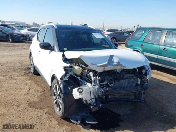 2019 Nissan Kicks S with VIN 3N1CP5CU1KL543001, listed as a IAAI auction lot 41622250 with 43,914 mi miles. Bid and sale history available at carsss.com. Image 6.