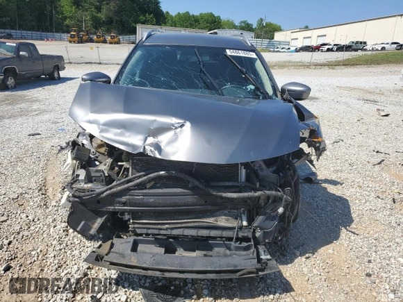 2017 Nissan Rogue SV z VIN KNMAT2MT2HP560262, wystawiony jako Copart lot #54861885 z przebiegiem 109 604 mil mil oraz Szkoda całkowita • Salvage title. Historia ofert i sprzedaży dostępna na DreamBid. Obrazek 5.
