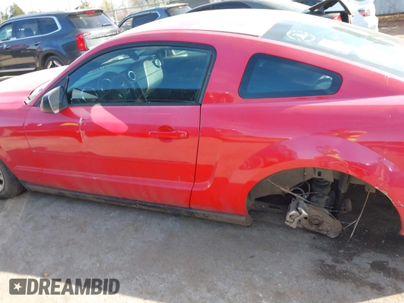 2005 Ford Mustang Deluxe z VIN 1ZVFT80N955155293, wystawiony jako IAAI lot #41891807 z przebiegiem 169 092 mil mil oraz . Historia ofert i sprzedaży dostępna na DreamBid. Obrazek 14.