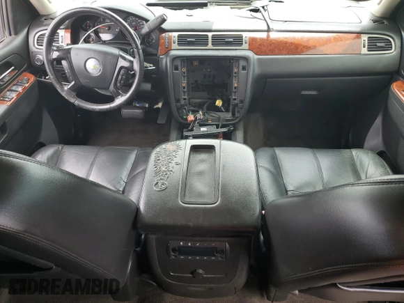 2010 Chevrolet Suburban LT with VIN 1GNUCJE02AR229968, listed as a Copart auction lot 56762975 with 305,863 mi miles and Salvage title. Bid and sale history available at DreamBid. Image 8.