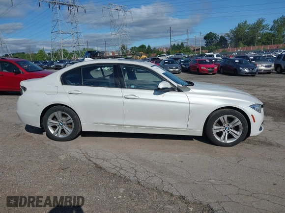 2016 BMW 3 Series 328i xDrive z VIN WBA8E3G51GNU00179, wystawiony jako IAAI lot #42292023 z przebiegiem 106 513 mil mil oraz . Historia ofert i sprzedaży dostępna na DreamBid. Obrazek 14.