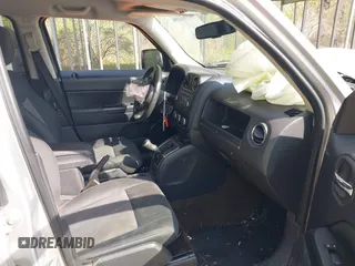2013 Jeep Patriot Sport с VIN 1C4NJRBB8DD279704, выставлен на аукционе IAAI как лот 42101899 с пробегом 130 439 миль миль и . История ставок и продаж доступна на DreamBid. Изображение 5.