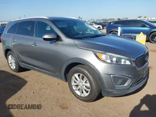 2017 Kia Sorento LX z VIN 5XYPGDA30HG298937, wystawiony jako IAAI lot #42261539 z przebiegiem 99 141 mil mil oraz . Historia ofert i sprzedaży dostępna na DreamBid. Obrazek 1.