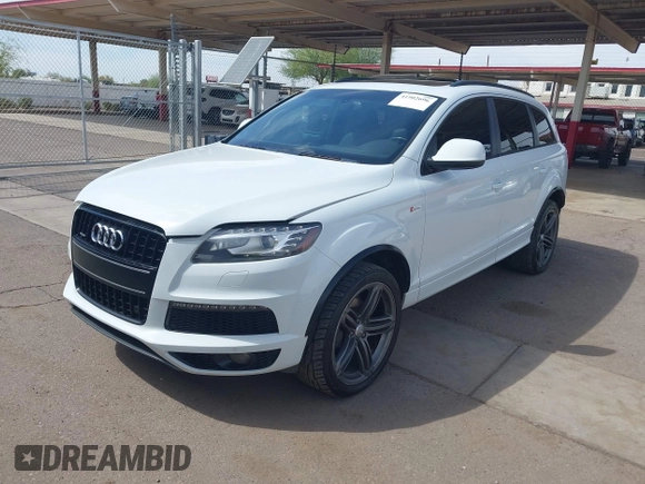 2013 Audi Q7 3.0T S line Prestige with VIN WA1DGAFE6DD006769, listed as a IAAI auction lot 41902696 with 221,058 mi miles. Bid and sale history available at carsss.com. Image 2.
