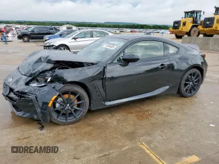 2024 Toyota 86 Premium z VIN JF1ZNBE13R9758662, wystawiony jako Copart lot #55894005 z przebiegiem 3 974 mil mil oraz Szkoda całkowita • Salvage title. Historia ofert i sprzedaży dostępna na DreamBid. Obrazek 1.