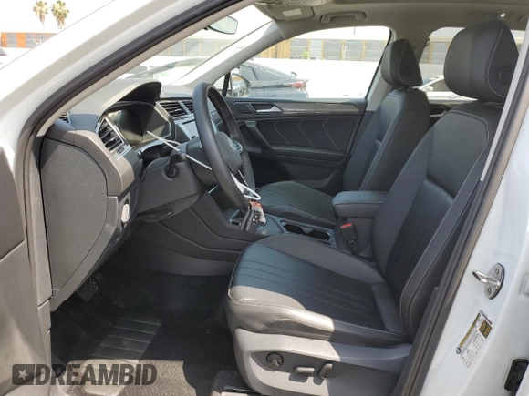2024 Volkswagen Tiguan SE z VIN 3VVNB7AX3RM099753, wystawiony jako Copart lot #58601645 z przebiegiem 6 170 mil mil oraz Szkoda całkowita • Salvage title. Historia ofert i sprzedaży dostępna na DreamBid. Obrazek 7.