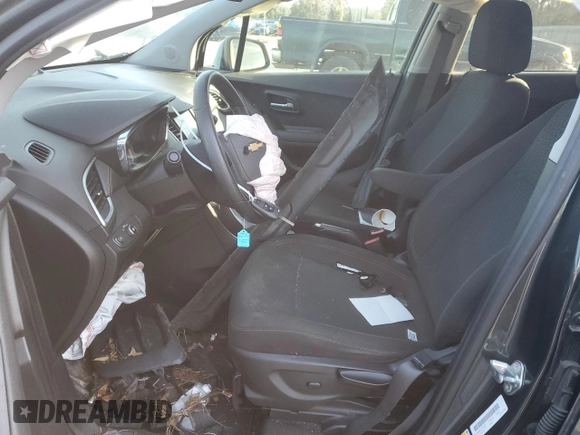 2020 Chevrolet Trax LS z VIN 3GNCJKSB9LL190321, wystawiony jako Copart lot #46644495 z przebiegiem Nie podano mil oraz Szkoda całkowita • Salvage title. Historia ofert i sprzedaży dostępna na DreamBid. Obrazek 7.