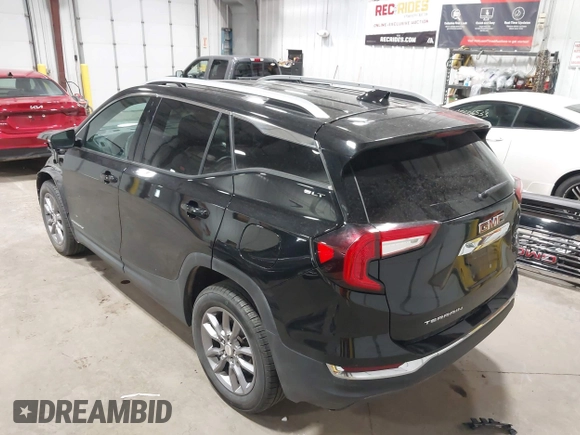 2024 GMC Terrain SLT z VIN 3GKALVEGXRL338413, wystawiony jako IAAI lot #42592625 z przebiegiem 31 104 mil mil oraz . Historia ofert i sprzedaży dostępna na DreamBid. Obrazek 3.