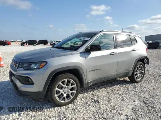 2023 Jeep Compass Latitude Lux с VIN 3C4NJDFN6PT513828, выставлен на аукционе Copart как лот 52940125 с пробегом 63 204 миль миль и Списание • Salvage title. История ставок и продаж доступна на DreamBid. Изображение 1.