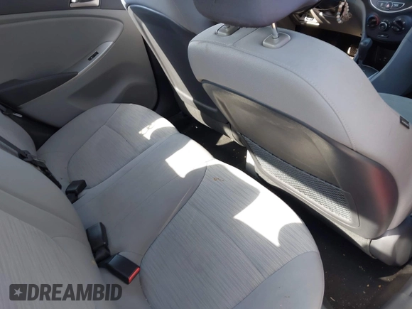 2016 Hyundai Accent SE z VIN KMHCT4AE5GU109123, wystawiony jako IAAI lot #41939620 z przebiegiem 71 461 mil mil oraz . Historia ofert i sprzedaży dostępna na DreamBid. Obrazek 8.