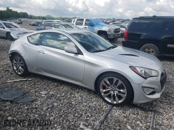 2015 Hyundai Genesis Coupe R-Spec with VIN KMHHU6KJ6FU126926, listed as a Copart auction lot 57085715 with 10,142 mi miles and Salvage title. Bid and sale history available at DreamBid. Image 4.