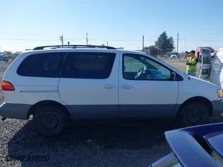 2000 Toyota Sienna LE with VIN 4T3ZF13C8YU256668, listed as a IAAI auction lot 41659040 with 387,876 mi miles. Bid and sale history available at carsss.com. Image 12.