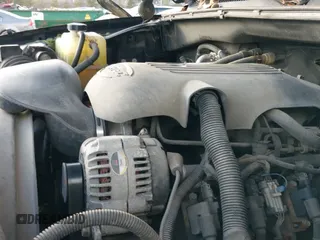 2003 Chevrolet Silverado 2500HD LS z VIN 1GCHK29U23E150441, wystawiony jako IAAI lot #41660298 z przebiegiem 206 101 mil mil oraz . Historia ofert i sprzedaży dostępna na DreamBid. Obrazek 12.