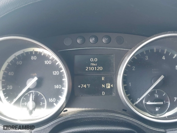 2011 Mercedes-Benz GL-Class GL 450 with VIN 4JGBF7BE9BA697556, listed as a IAAI auction lot 41897239 with 210,120 mi miles. Bid and sale history available at carsss.com. Image 7.