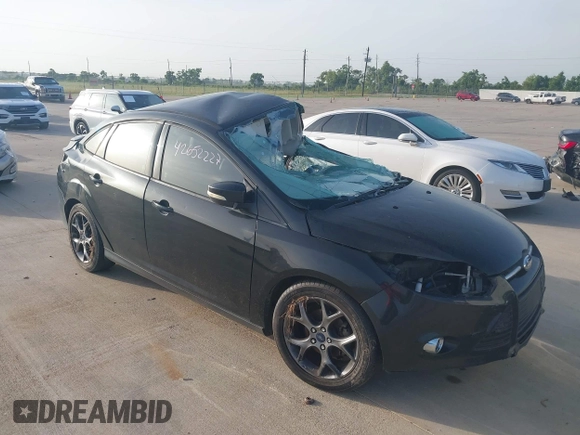 2013 Ford Focus SE z VIN 1FADP3F20DL361861, wystawiony jako IAAI lot #42652227 z przebiegiem 104 502 mil mil oraz . Historia ofert i sprzedaży dostępna na DreamBid. Obrazek 1.