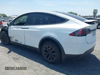 2016 Tesla Model X 70D z VIN 5YJXCAE29GF002170, wystawiony jako IAAI lot #42334842 z przebiegiem 119 104 mil mil oraz . Historia ofert i sprzedaży dostępna na DreamBid. Obrazek 3.