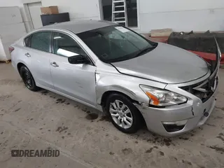 2015 Nissan Altima 2.5 S with VIN 1N4AL3APXFN326902, listed as a IAAI auction lot 41844621 with 229,172 mi miles. Bid and sale history available at carsss.com. Image 1.