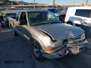 1999 Chevrolet S-10 LS with VIN 1GCCS19X6X8132835, listed as a IAAI auction lot 41840926 with Not Provided miles. Bid and sale history available at carsss.com. Image 1.