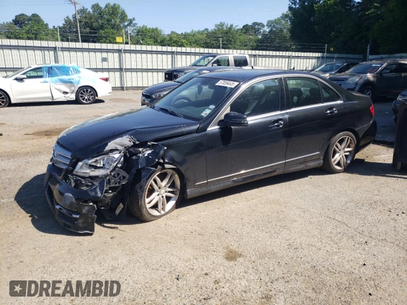 2013 Mercedes-Benz C 300 Sport z VIN WDDGF8AB5DR251793, wystawiony jako Copart lot #57859445 z przebiegiem 138 764 mil mil oraz Szkoda całkowita • Salvage title. Historia ofert i sprzedaży dostępna na DreamBid. Obrazek 1.