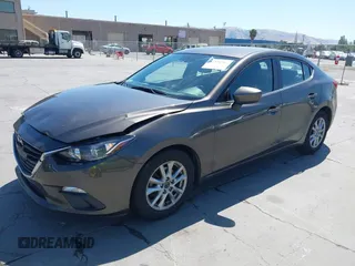 2014 Mazda 3 i Touring z VIN JM1BM1V75E1113050, wystawiony jako IAAI lot #42374782 z przebiegiem 94 571 mil mil oraz . Historia ofert i sprzedaży dostępna na DreamBid. Obrazek 2.