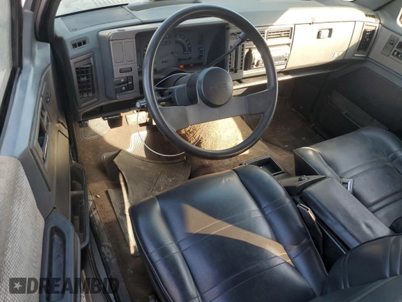 1988 GMC Jimmy z VIN 1GKCS18Z2J8541042, wystawiony jako Copart lot #78100004 z przebiegiem 199 916 mil mil oraz Czysty tytuł • Clean title. Historia ofert i sprzedaży dostępna na DreamBid. Obrazek 8.