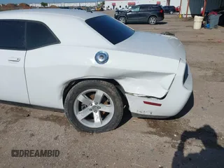2013 Dodge Challenger SXT z VIN 2C3CDYAG7DH540656, wystawiony jako IAAI lot #41968868 z przebiegiem 110 907 mil mil oraz . Historia ofert i sprzedaży dostępna na DreamBid. Obrazek 6.