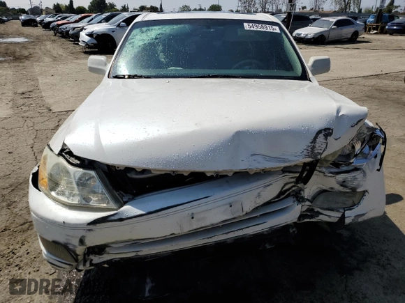 2000 Toyota Avalon XL with VIN 4T1BF28B9YU068001, listed as a Copart auction lot 54958915 with 240,232 mi miles and Salvage Title. Bid and sale history available at DreamBid. Image 5.