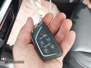 2024 Cadillac LYRIQ z VIN 1GYKPMRLXRZ141816, wystawiony jako IAAI lot #42113732 z przebiegiem 7 704 mil mil oraz . Historia ofert i sprzedaży dostępna na DreamBid. Obrazek 11.