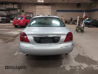 2002 Lincoln Continental z VIN 1LNHM97V62Y621823, wystawiony jako IAAI lot #42240992 z przebiegiem 131 977 mil mil oraz . Historia ofert i sprzedaży dostępna na DreamBid. Obrazek 15.