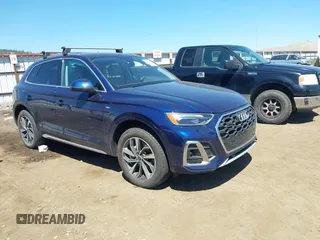 2025 Audi Q5 S line Premium z VIN WA1GAAFY6S2017398, wystawiony jako IAAI lot #42639575 z przebiegiem 25 527 mil mil oraz . Historia ofert i sprzedaży dostępna na DreamBid. Obrazek 1.